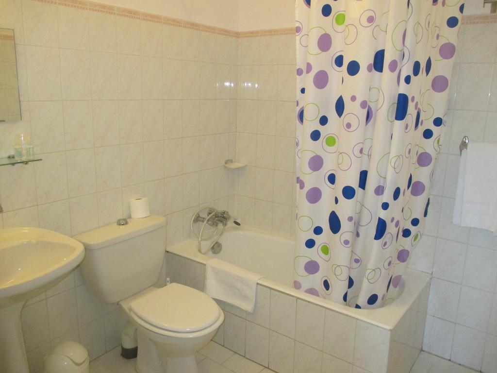 Hotel Restaurant Les 3 Chenes 2*