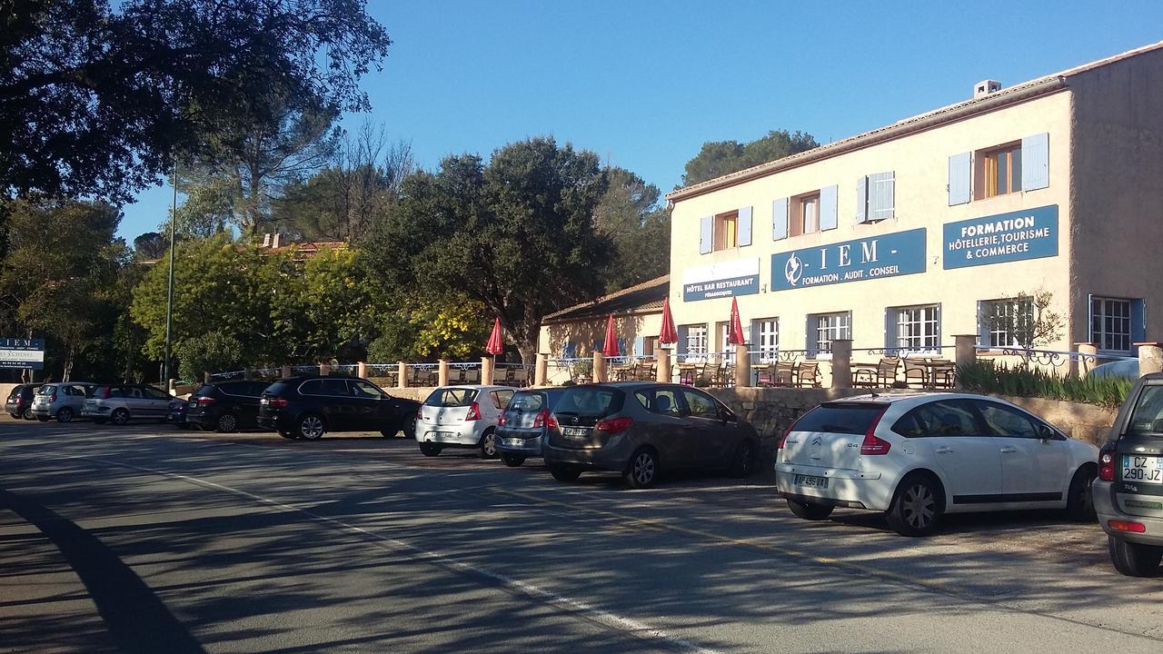 Hotel Restaurant Les 3 Chenes 2*